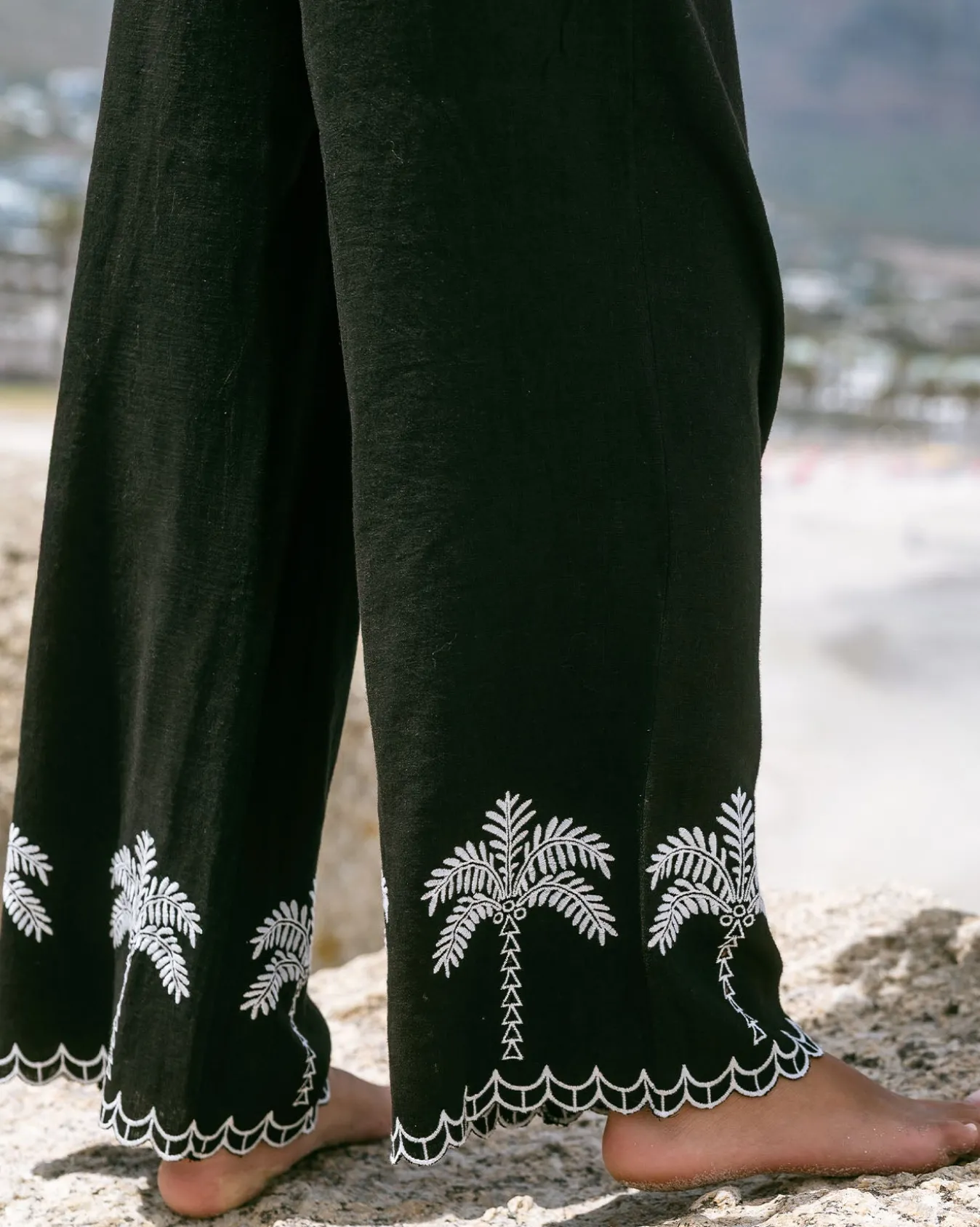 Linen-Blend Embroidered Scallop Edge Trousers